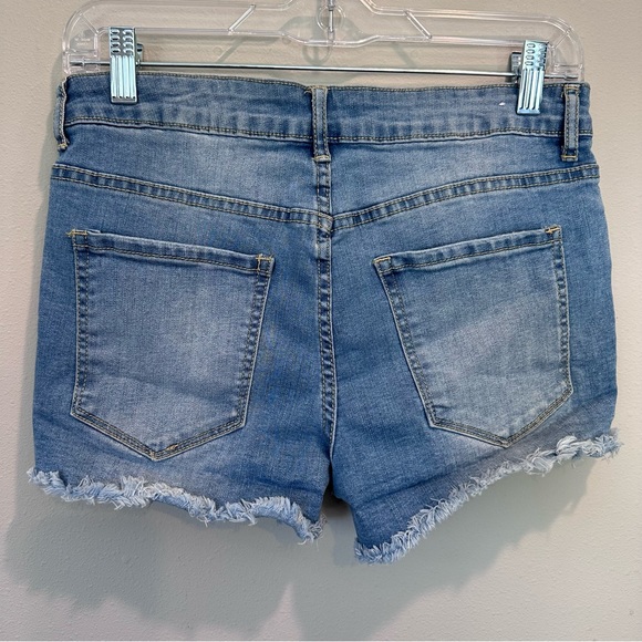 Forever 21 Women’s 28 High Rise Distressed Frayed Raw Hem Medium Wash Shorts - Picture 2 of 7